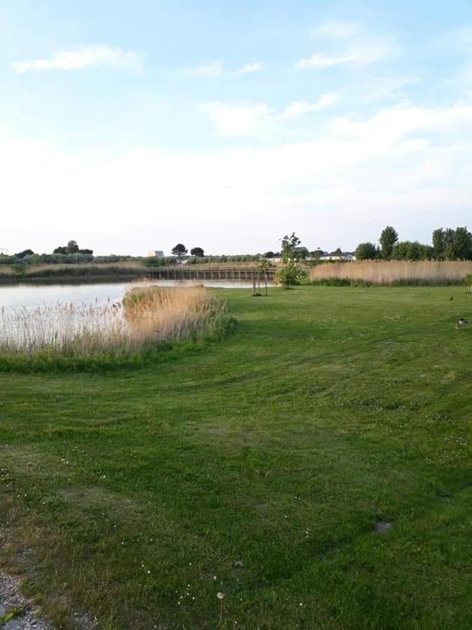 Luxe Vakantiechalet Met Omheinde Tuin Bredene 6Pers Esterno foto